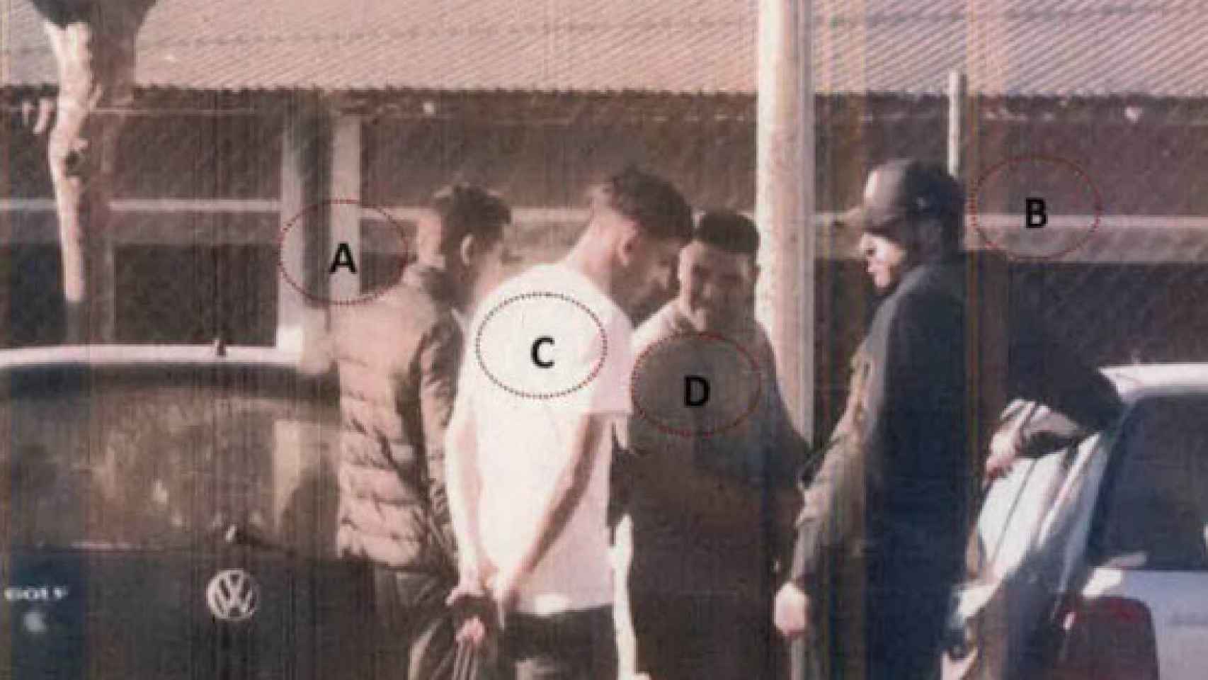 Unos agentes de incógnito fotografiaron a los sospechosos Oussama (a), Anass (c), Said (d) y Abdelkader (b).,