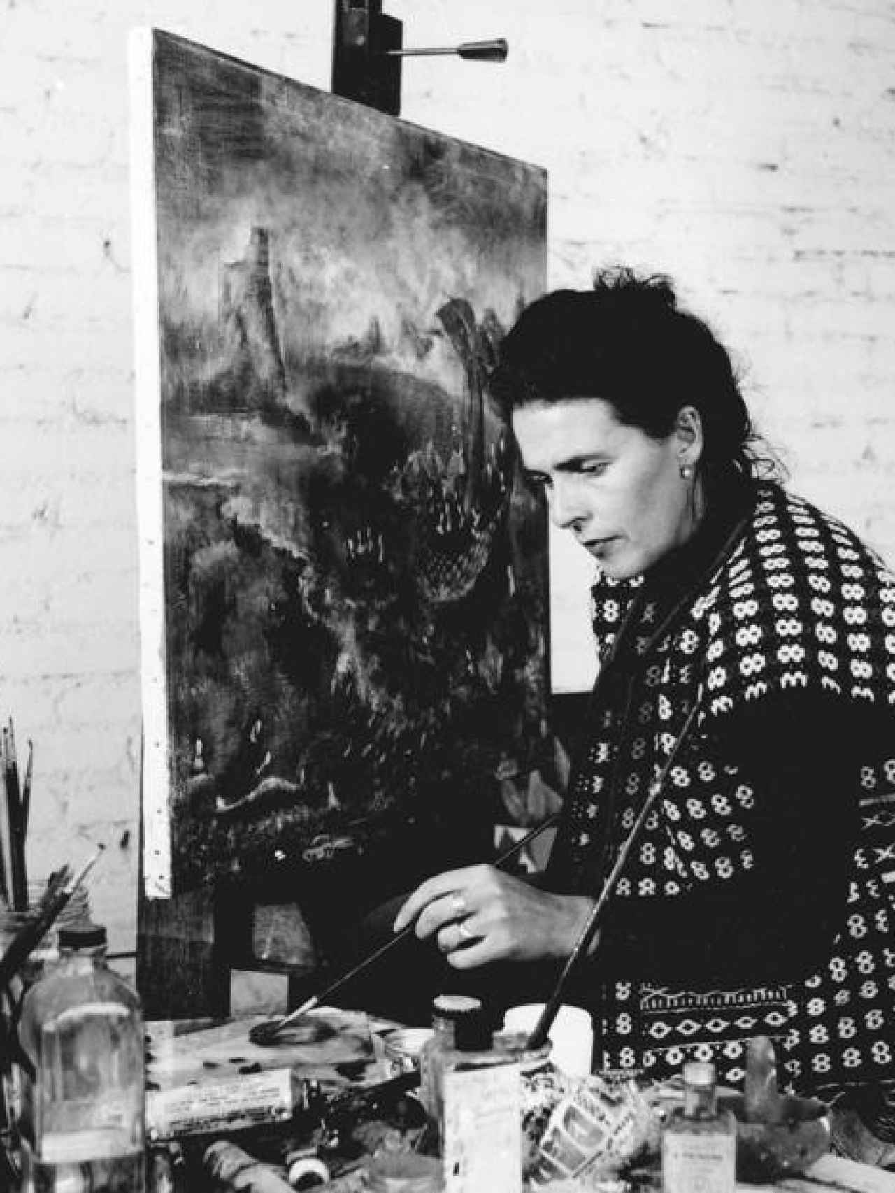 Leonora Carrington pintando su cuadro Nunscape en Manzanillo, ca. 1956