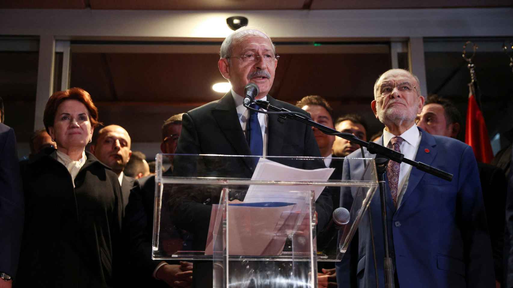 El bloque de la oposición de Turquía nombra a Kilicdaroglu como candidato en las elecciones de mayo.