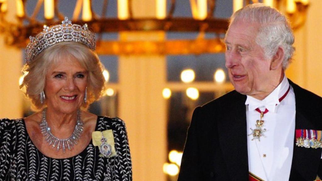 Los Reyes Carlos y Camilla en una cena de gala en Alemania.