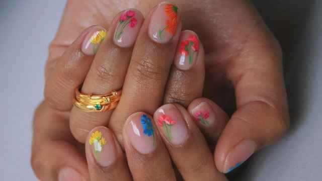 Diseño de flores de Imarni Nails.