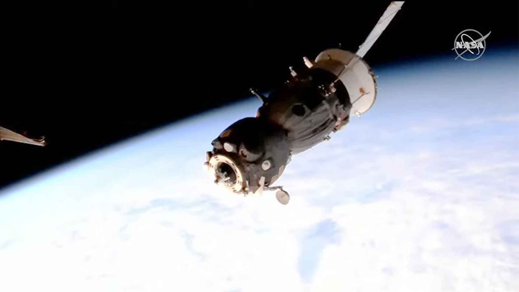 Soyuz MS-22 desacoplándose de la ISS