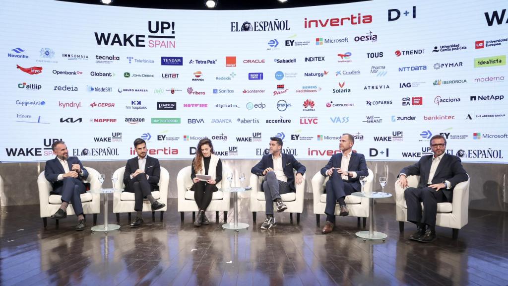 Alfredo Díez Fernández (Cipherbit-Grupo Oesía), Javier Mira Miró (Facephi),  Ramsés Gallego (Isaca), Carlos Manchado (Microsoft), Raúl Guillén (Trend Micro Iberia) y Sandra Viñas, redactora de D+I - EL ESPAÑOL.