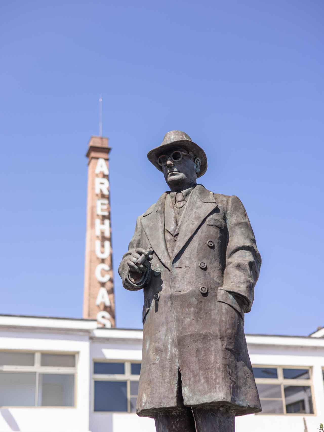 Estatua de don Alfredo Martín Reyes, fundador de Arehucas.