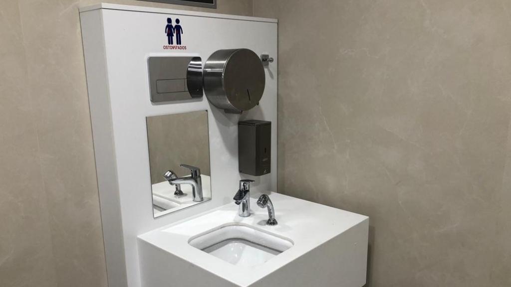 Lavabo para personas ostomizadas.