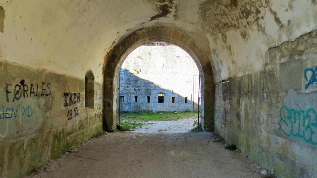 Interior, actualmente, del fuerte de San Cristóbal, que durante la Guerra Civil albergaría a miles de presos.