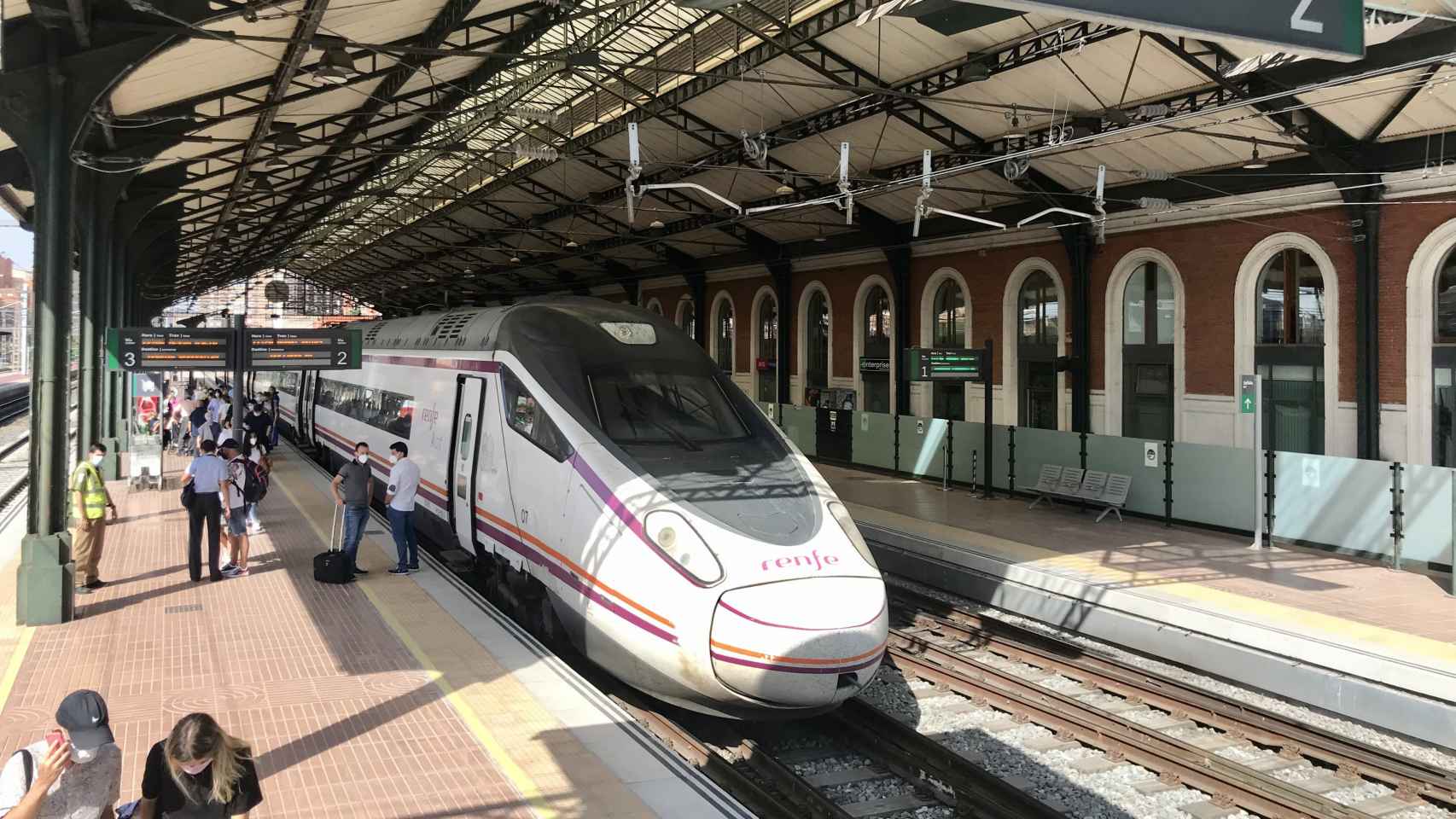 Tren Avant en la estación de trenes Campo Grande de Valladolid.