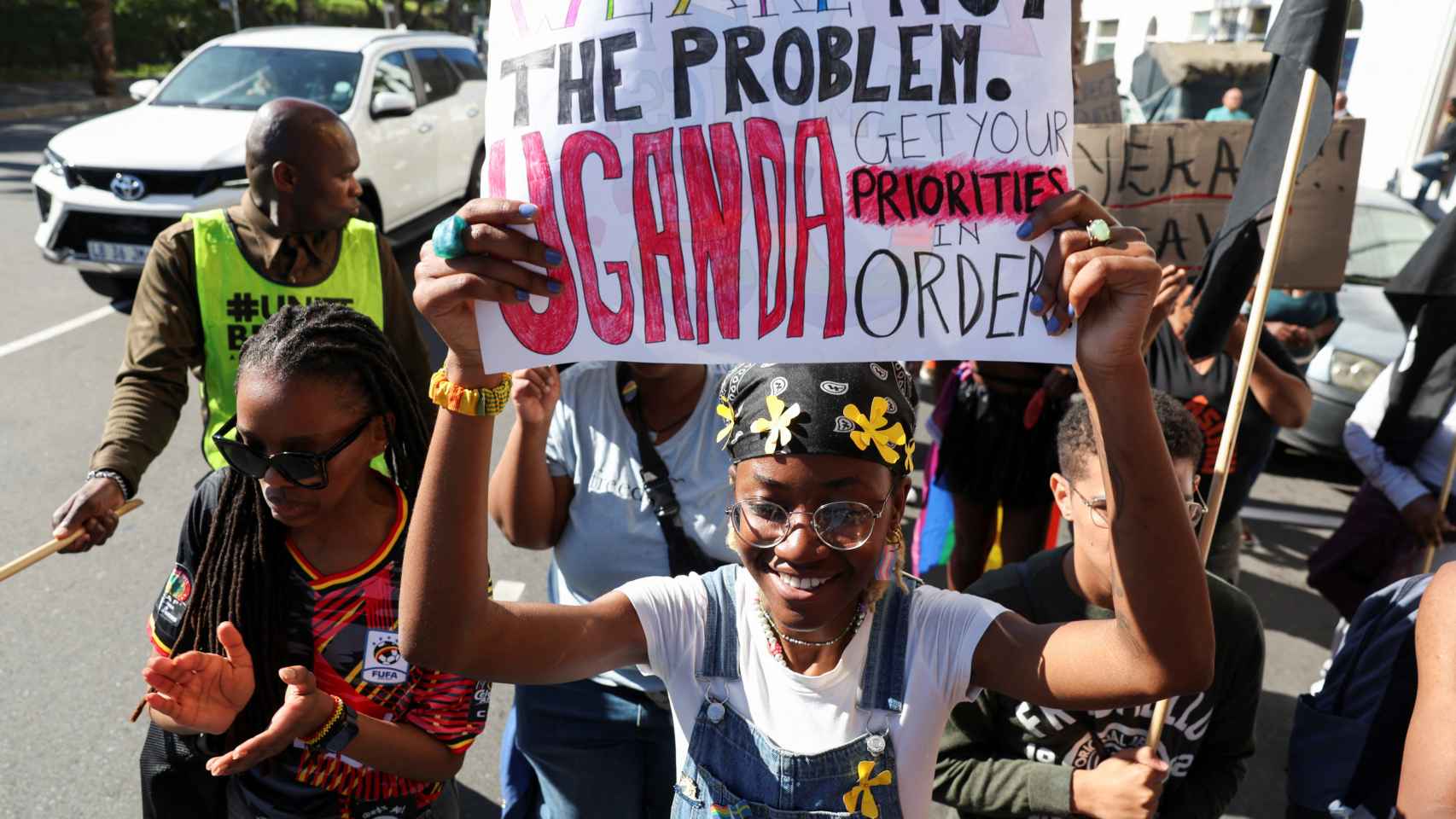 Manifestantes durante una protesta en Sudáfrica contra el proyecto de ley, este viernes.