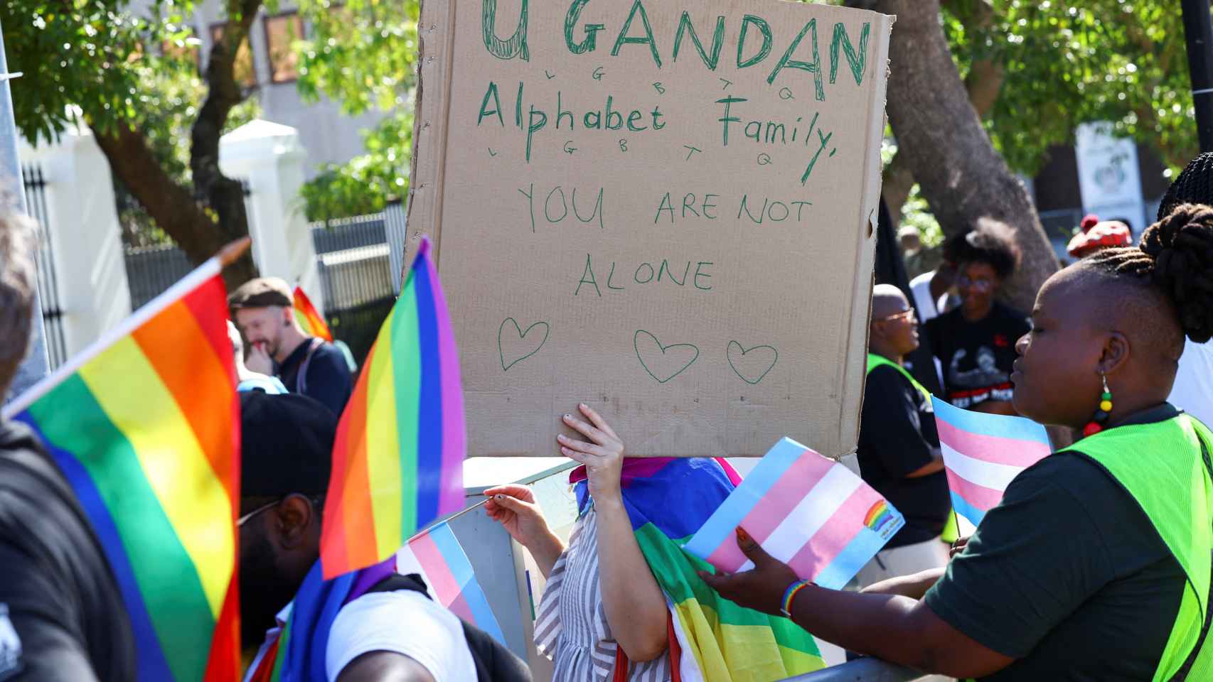 Una pancarta en la manifestación de Ciudad del Cabo del viernes contra el proyecto de ley anti-LGBT.
