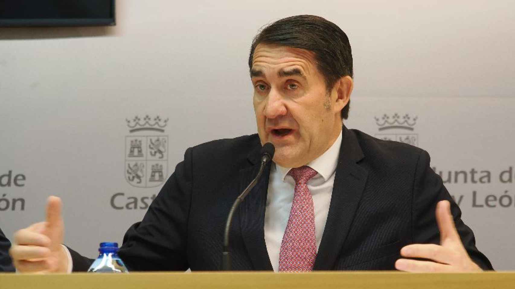 El consejero de Medio Ambiente, Juan Carlos Suárez-Quiñones, durante su rueda de prensa de este viernes.