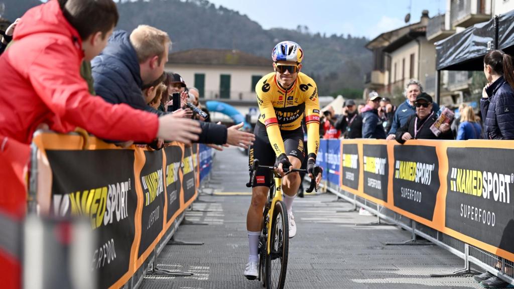 Wout Van Aert antes de una etapa de la Tirreno-Adriático 2023