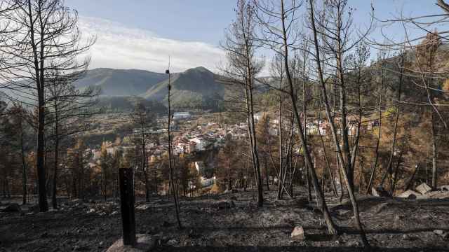 El incendio iniciado en Villanueva de Viver (Castellón) cumple una semana tras arrasar 4.700 hectáreas.