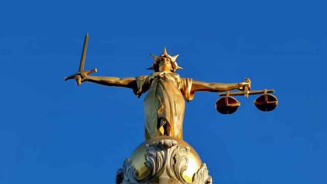 Alegoría de la Justicia que corona el Juzgado Central de lo Penal de Londres, el órgano que reclama a este ciudadano británico.