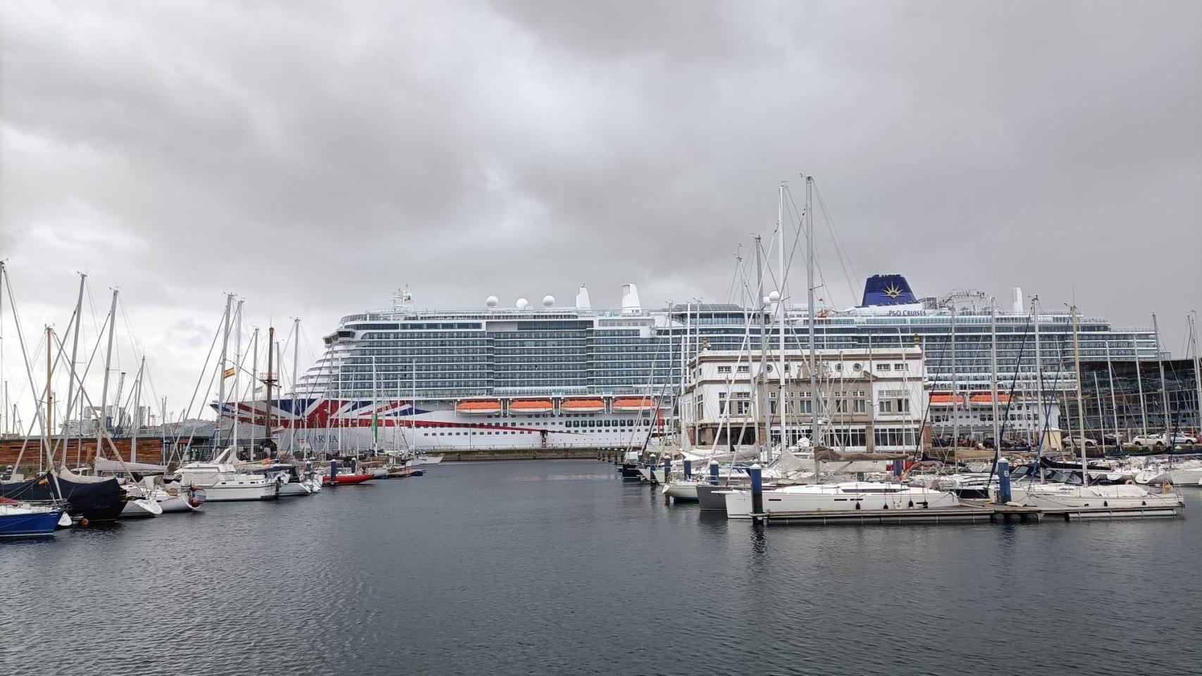 El ‘Arvia’, atracado en el puerto de A Coruña