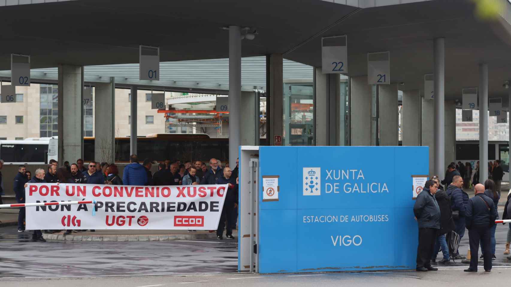 Piquetes a la salida de la estación de autobuses de Vigo.