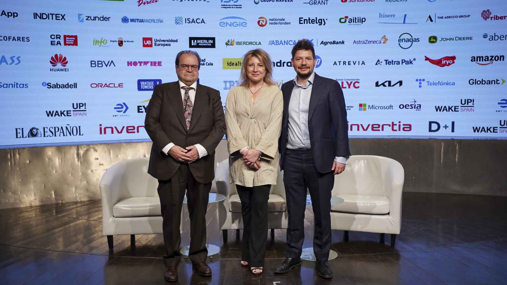 Fernando Núñez Rebolo, presidente del Grupo Ibérica; Laura Ojea, redactora de Energía de EL ESPAÑOL-Invertia, y Fernando Núñez Lirio, CEO del Grupo Ibérica.
