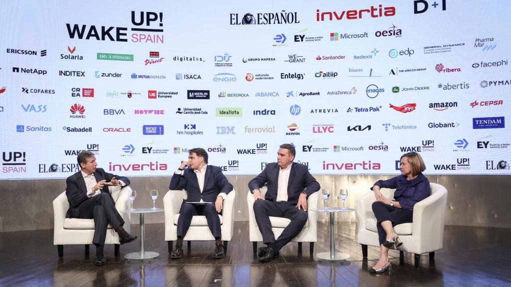 Jaime Silos, subdirector general de Forética, Alberto Castilla, socio responsable de Sostenibilidad de EY (moderador), Ramiro Ortiz, director general de Tetra Pak Iberia y Nieves Álvarez, directora senior del Área de Comunicación Corporativa y ESG de LLYC (de izquierda a derecha)