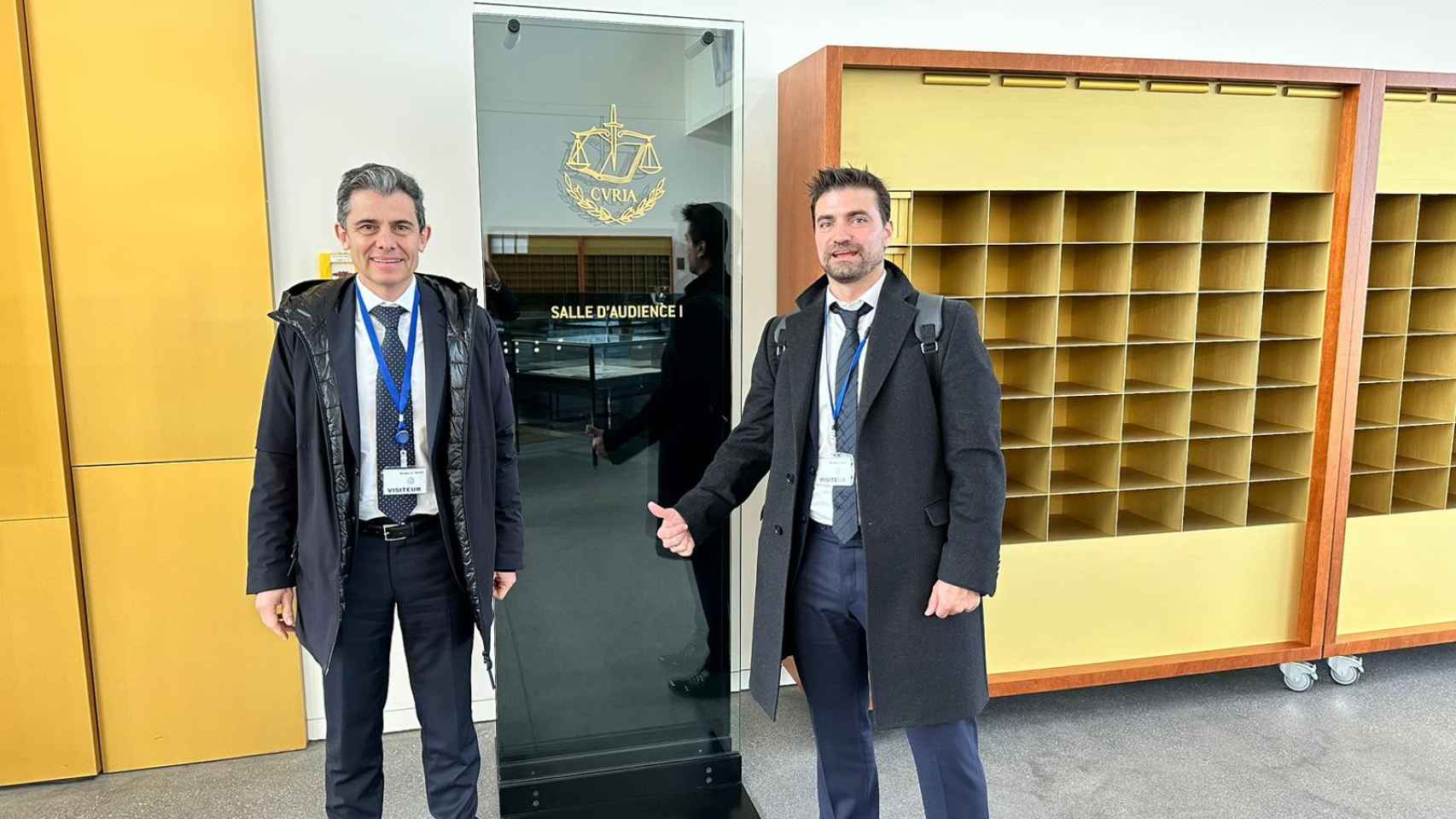 Adrián Rebollo e Ignacio Fuster-Fabra, el pasado 16 de marzo en el Tribunal de Justicia de la Unión Europea, en Luxemburgo.
