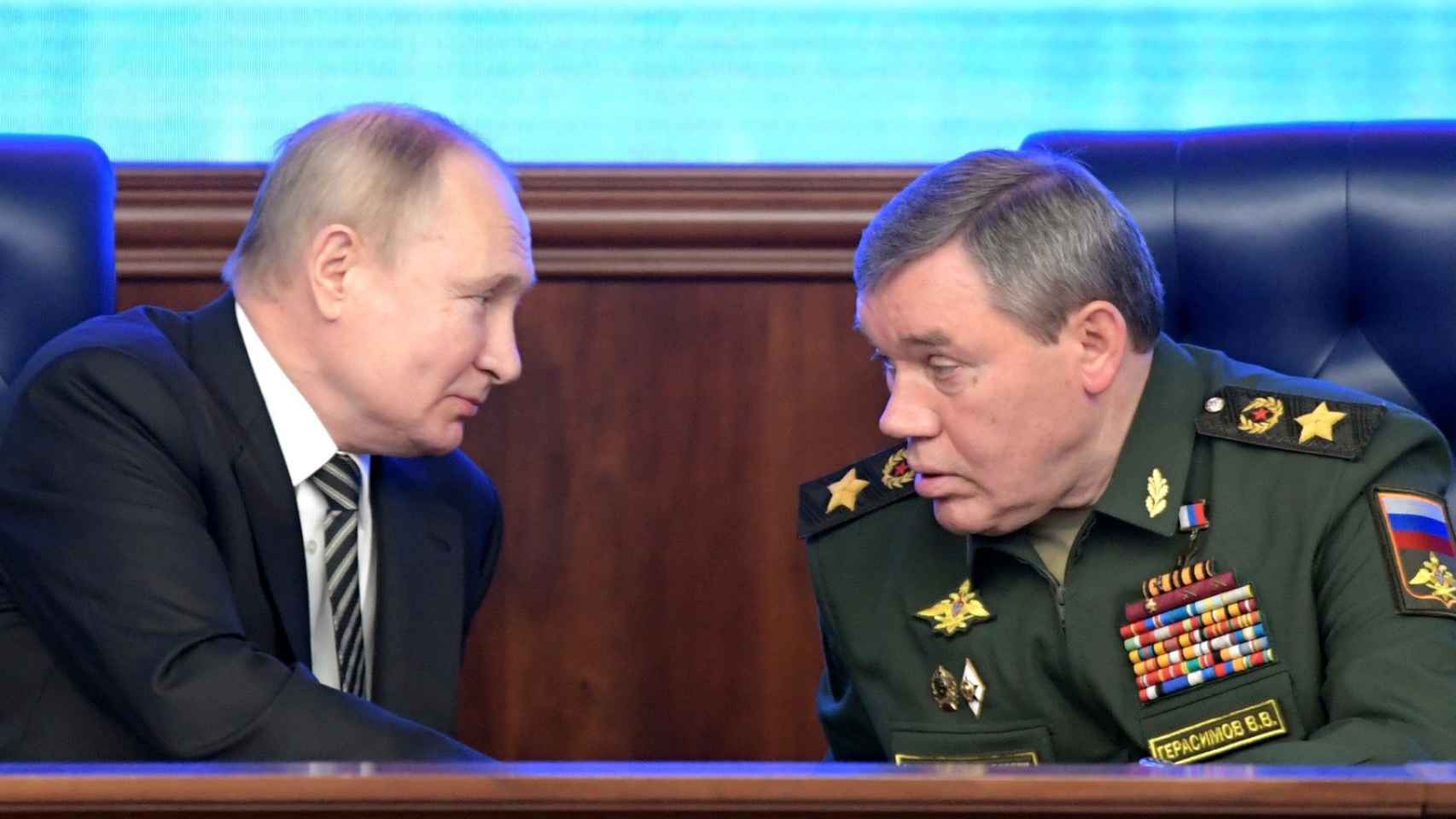 Vladímir Putin (izquierda), presidente de Rusia, y el general Gerasimov (derecha).