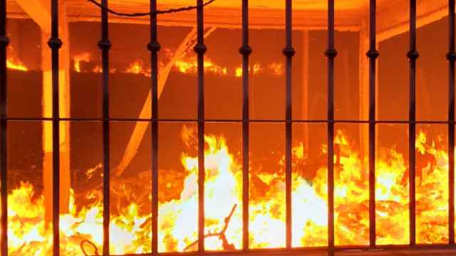 Una nave del polígono de Gaucín (Málaga), arrasada por las llamas la pasada madrugada