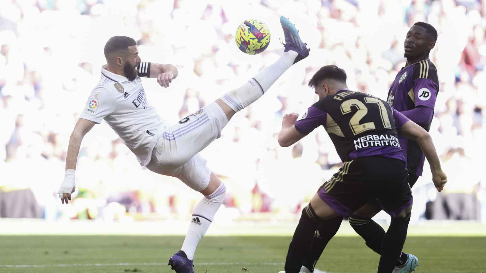 Gol de chilena de Benzema contra el Valladolid
