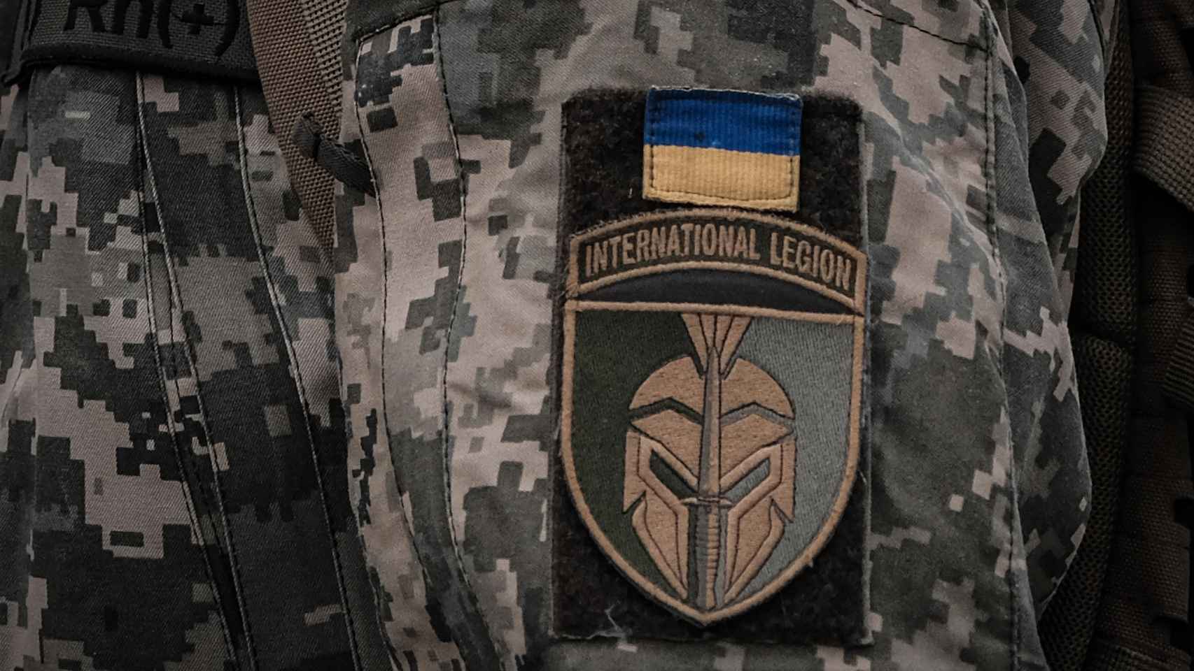 Detalle de la insignia de la Legión Internacional de Ucrania