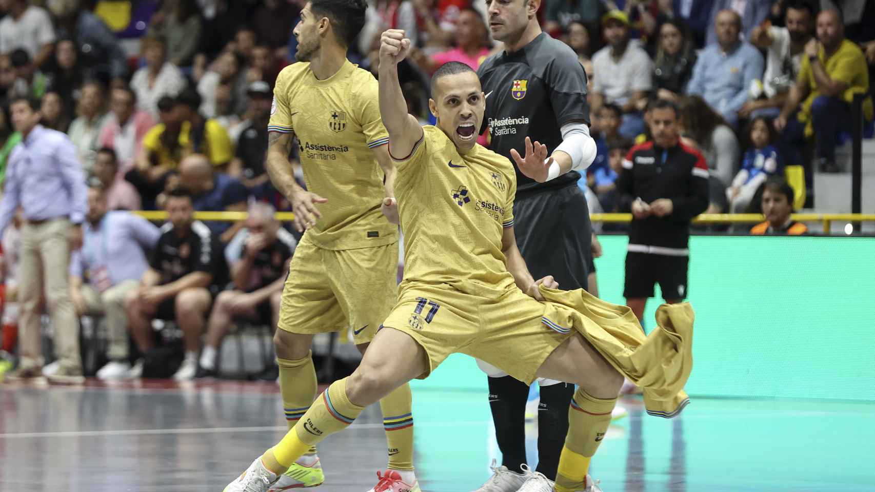 Ferrao celebra uno de los goles en la final de la Copa del Rey de fútbol sala.