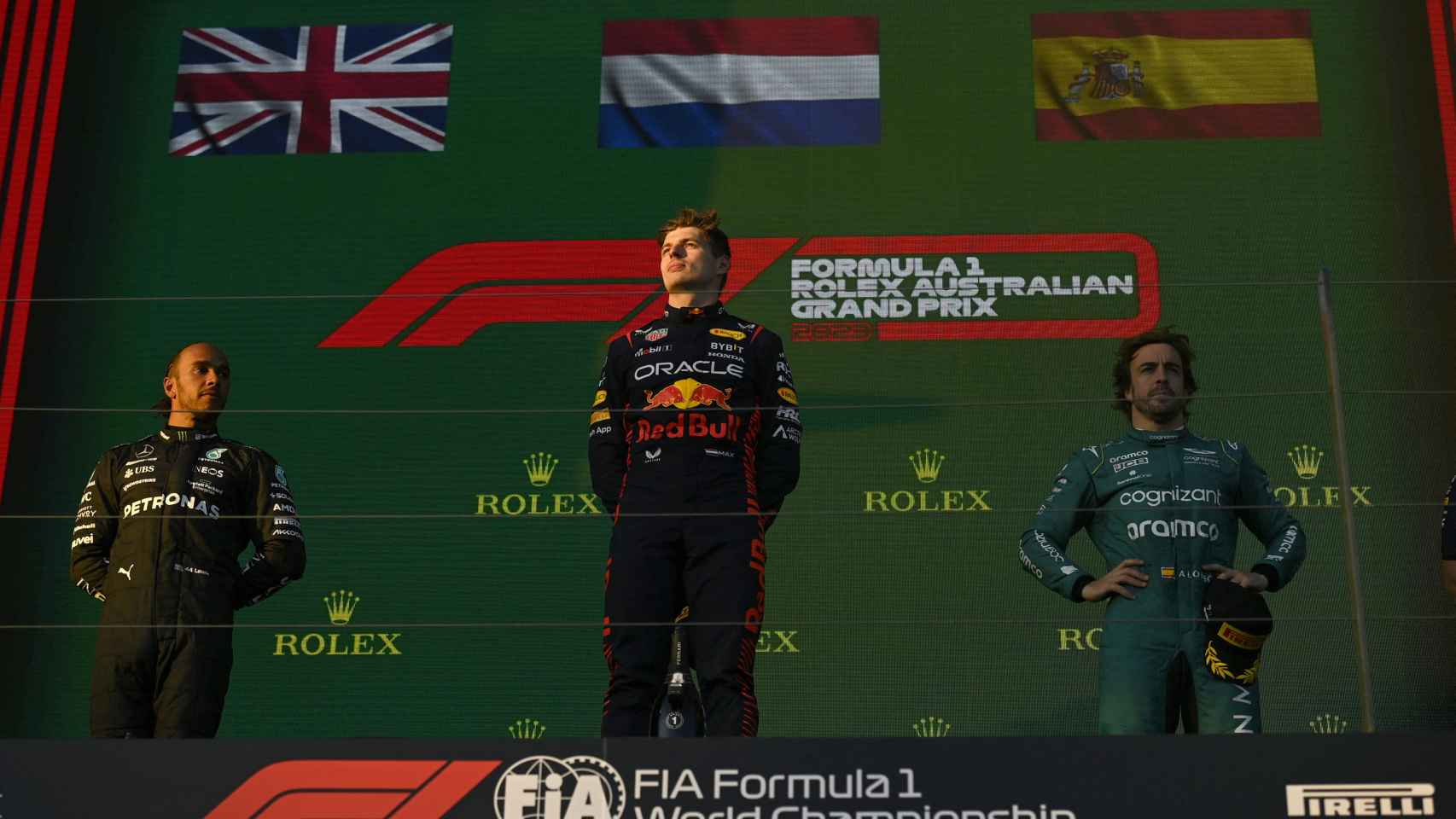 Lewis Hamilton, Max Verstappen y Fernando Alonso, en el podio del Gran Premio de Australia de la Fórmula 1 2023