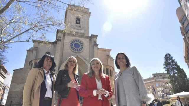 Patricia Guasp y Carmen Picazo, este domingo en Albacete junto a otras personas en un acto de Ciudadanos