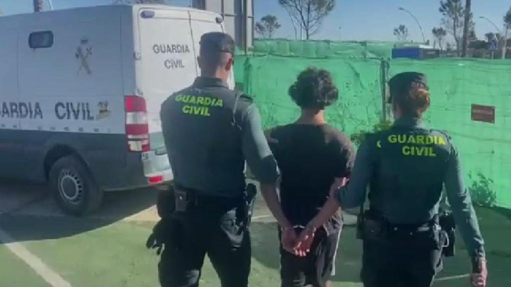 Asier J.L., en el momento de su detención por parte de la Guardia Civil de Chipiona.