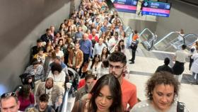 Los pasajeros critican la saturación del Metro al centro y la empresa habla de momentos puntuales