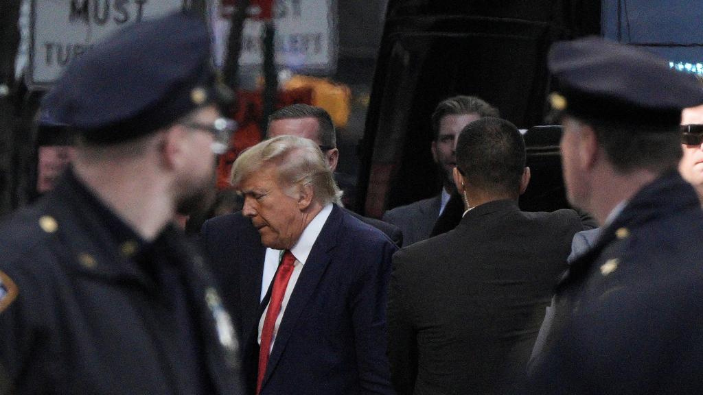 Donald Trump llegando este lunes a la Torre Trump, en Nueva York.