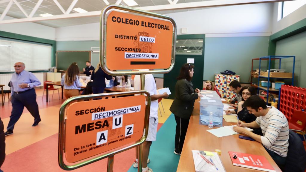 Imagen de un colegio electoral durante las elecciones municipales de 2019 en Castilla y León.