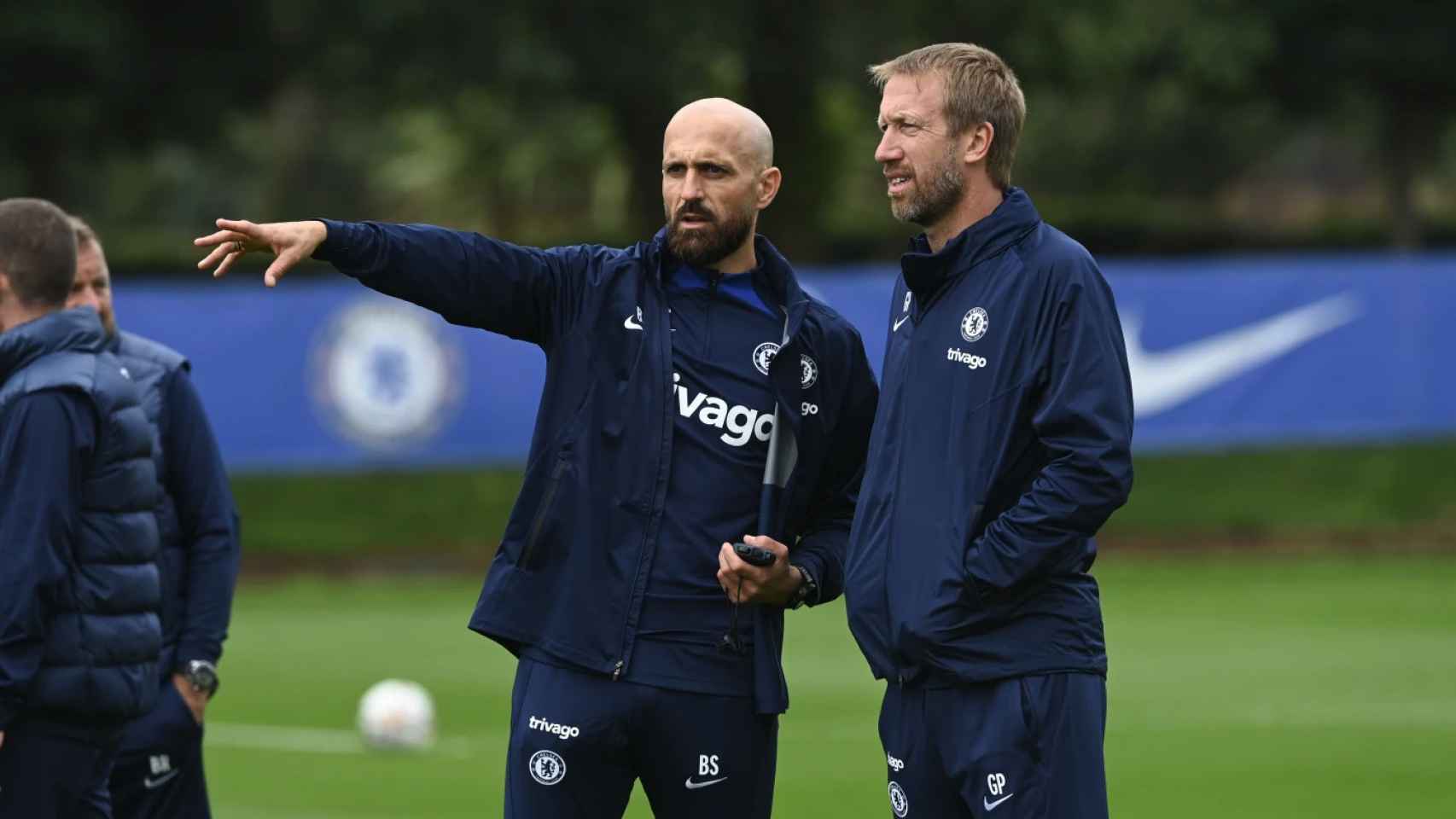 Bruno Saltor, junto a Graham Potter en un entrenamiento del Chelsea