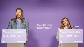 Los portavoces de Podemos Pablo Fernández y María Teresa Pérez.