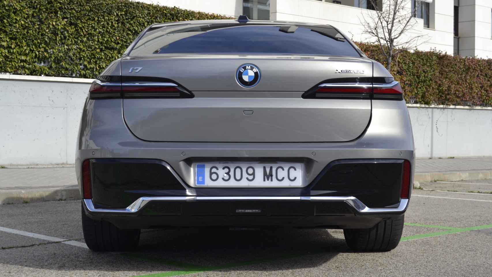 El BMW i7 tiene una anchura de 1,95 metros.