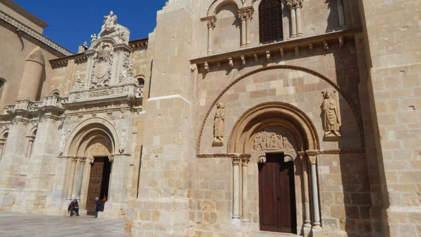 Basílica de San Isidoro de León, oficialmente conocida como Real Colegiata Basílica de San Isidoro o, simplemente, San Isidoro de León, León, España