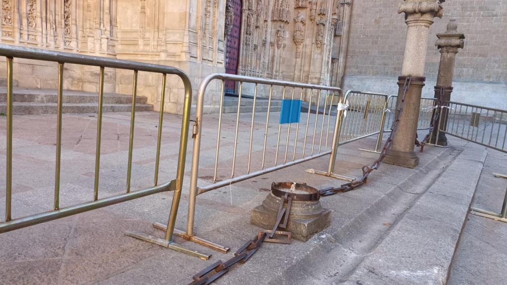 Así se encuentra el atrio en este momento, sin la columna y vallado