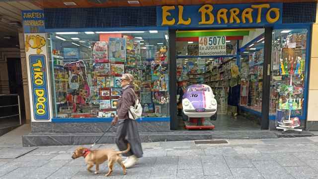 juguetería El Barato, sita en la calle Zamora de Salamanca