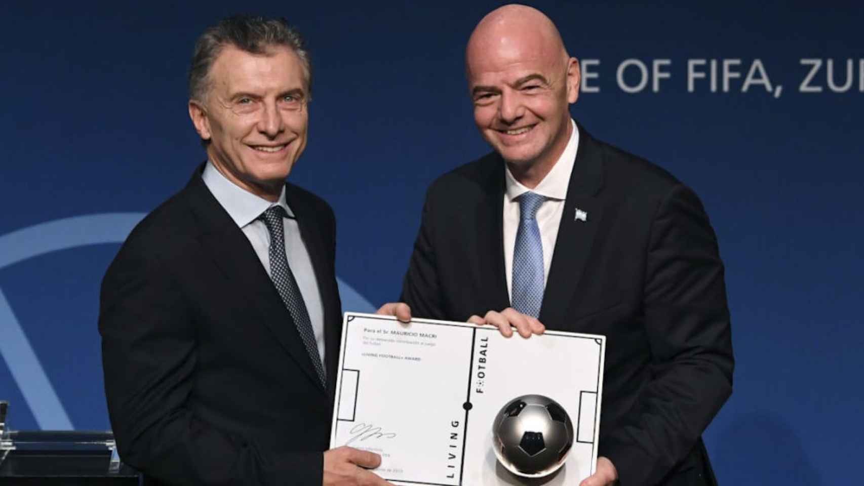 Mauricio Macri con Gianni Infantino, presidente de la FIFA