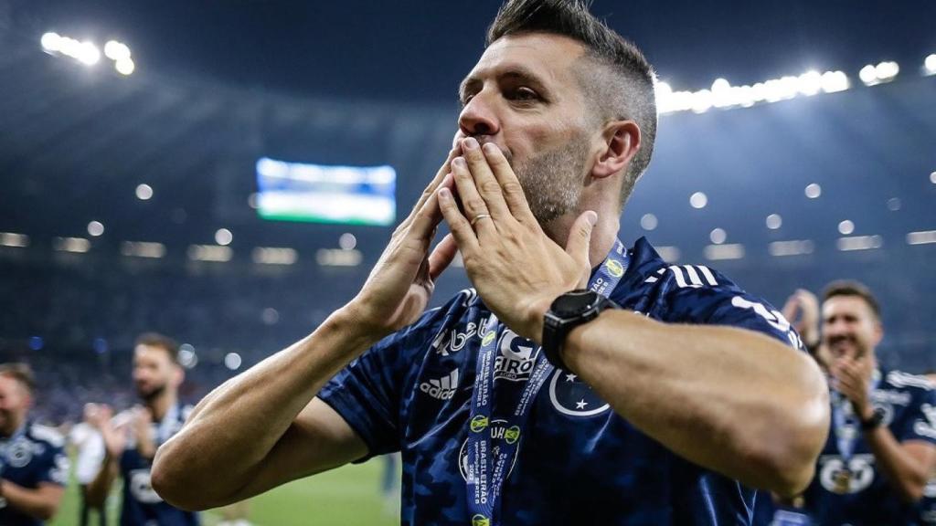 El nuevo entrenador del Real Valladolid, Paulo Pezzolano, el día que ascendió con el Cruzeiro.