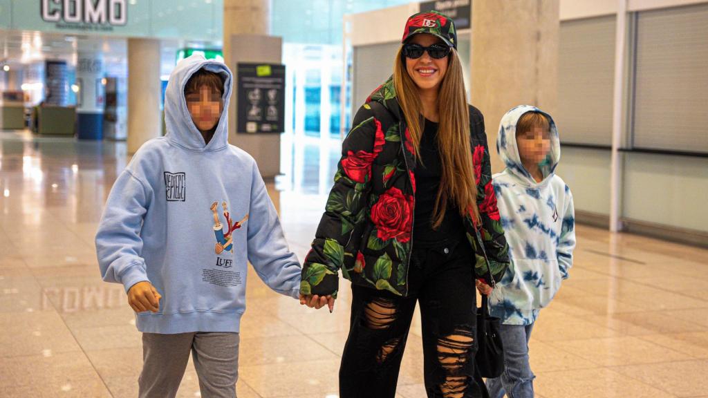 Shakira se ha mudado a Miami junto a sus dos hijos, Milan y Sasha.