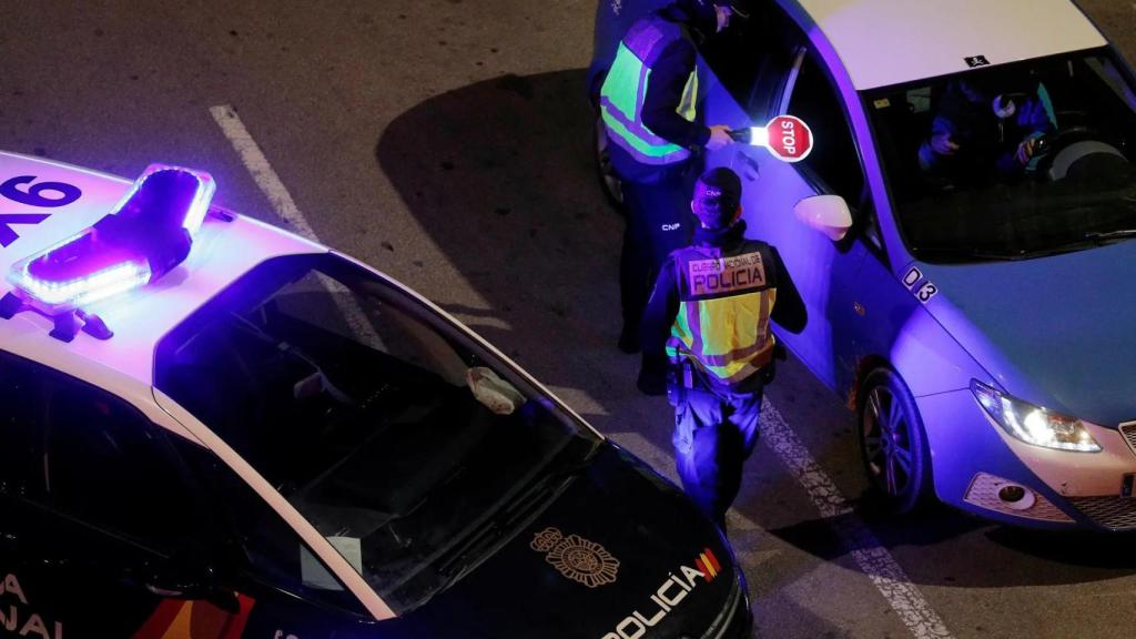 Una patrulla nocturna de la Policia Nacional, en una imagen de archivo.