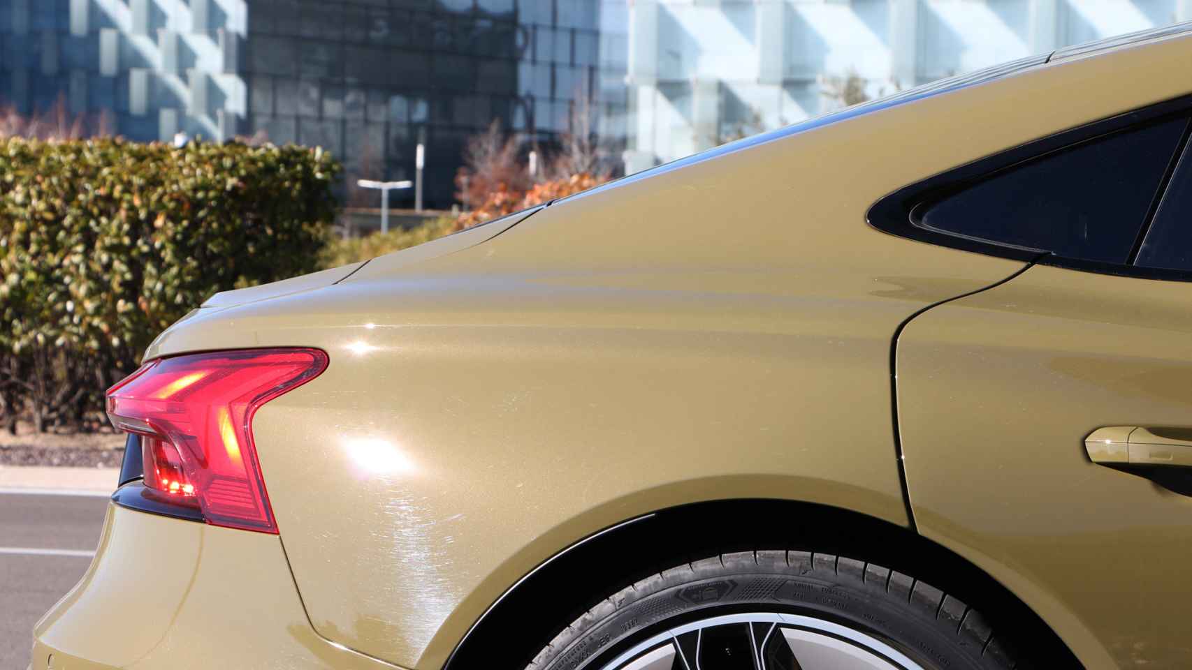 El Audi e-tron GT realiza la aceleración de 0 a 100 km/h en 4,1 segundos.