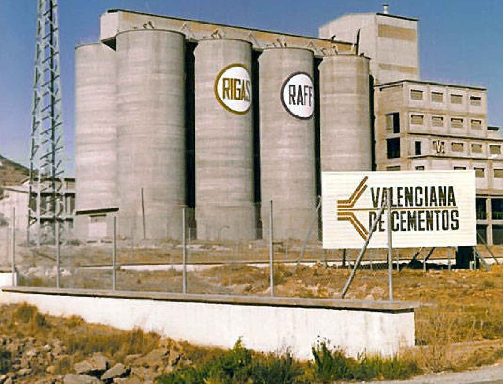 Instalaciones de Valenciana de Cementos, en una imagen de archivo. EE