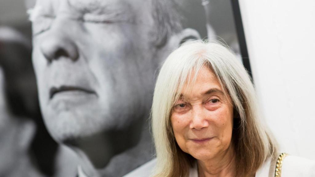 María Kodama ante una foto de Borges en La Térmica de Málaga, en 2018. Foto: EFE/Carlos Díaz