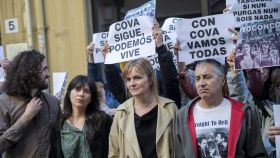 La candidata de Podemos Asturies a la Presidencia del Principado, Covadonga Tomé (c), participa en una manifestación contra la línea oficialista del partido.