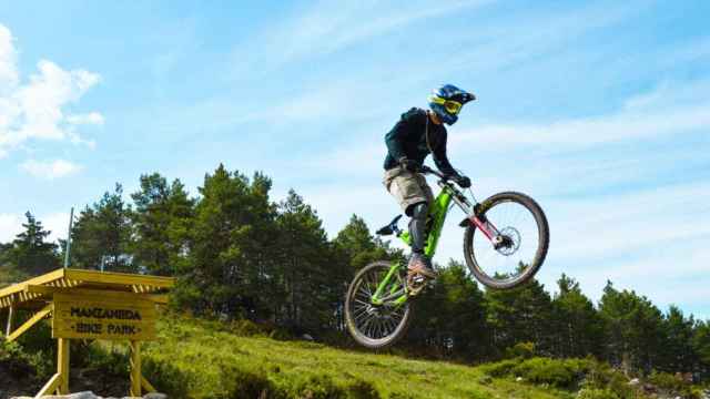 Ciclismo de montaña en Manzaneda (Ourense).