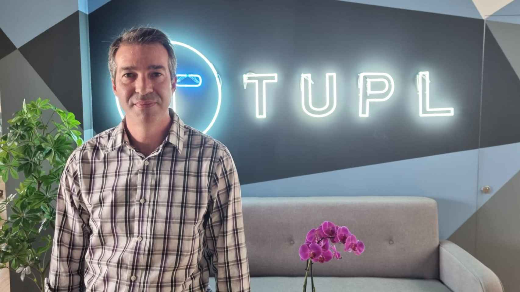 Pablo Tapia, cofundador de Tupl, posa en sus oficinas en Málaga.