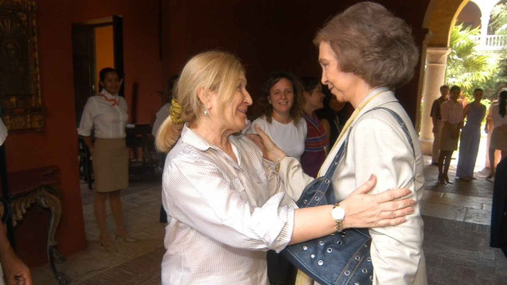 Joana Caparrós junto a la reina Sofía.